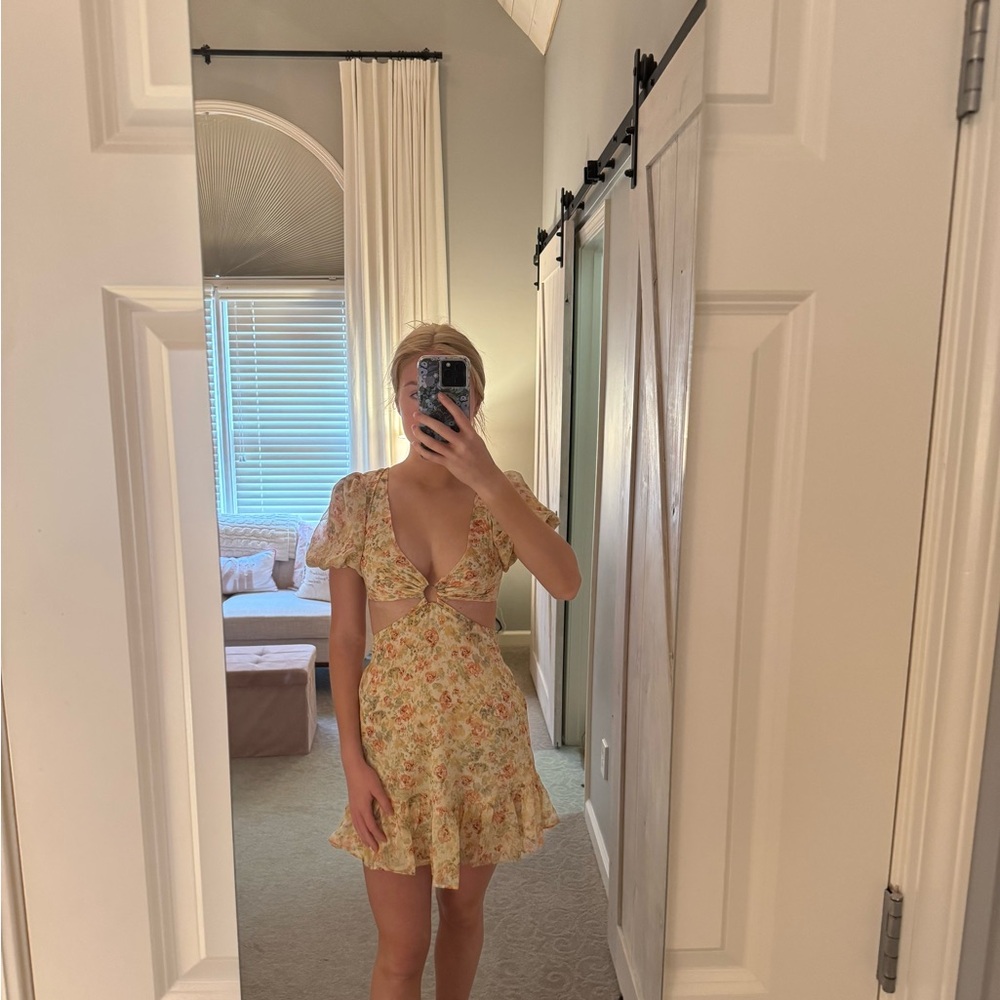 Floral Cutout Mini Dress.  Selfie Leslie small new